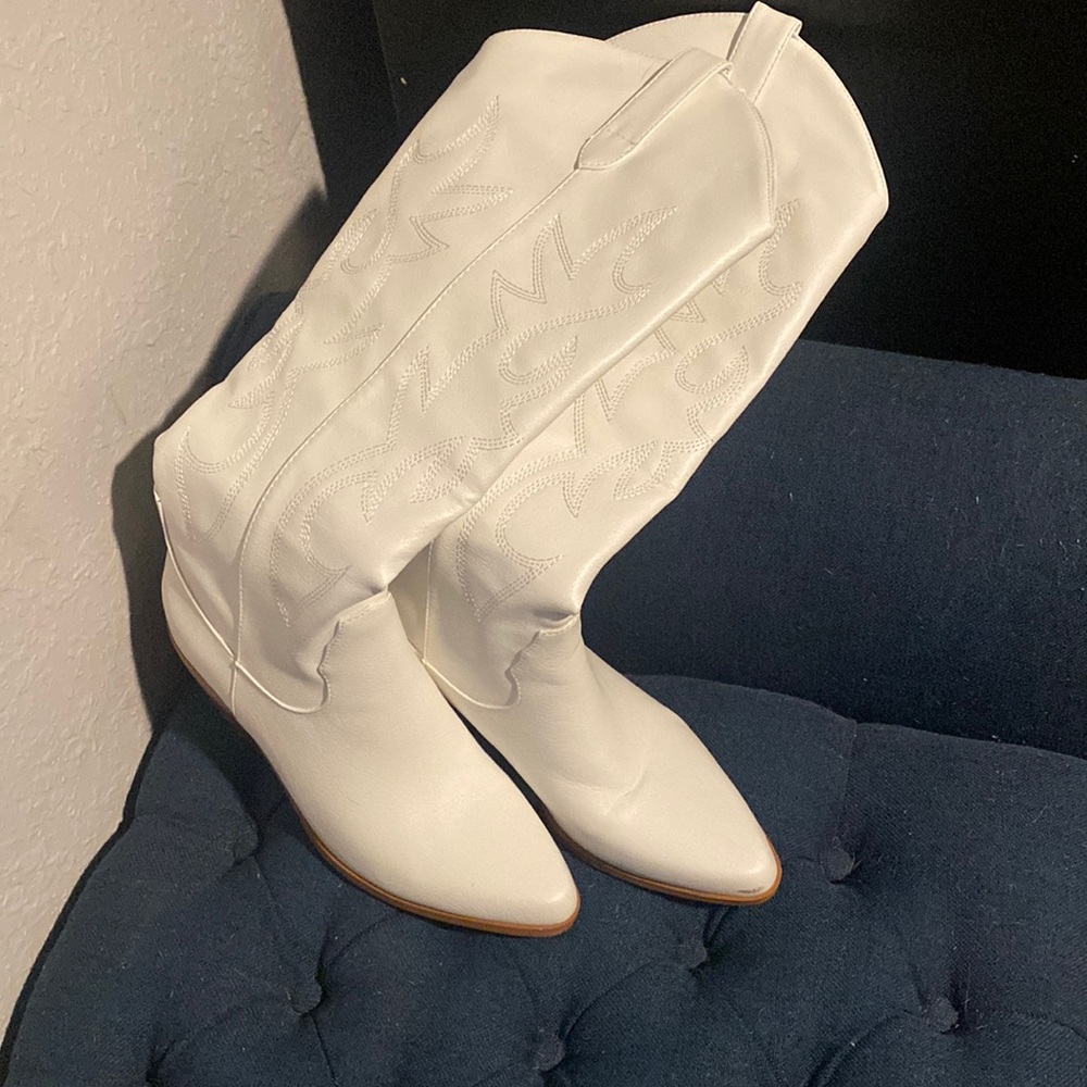 White cowgirl boots size 7